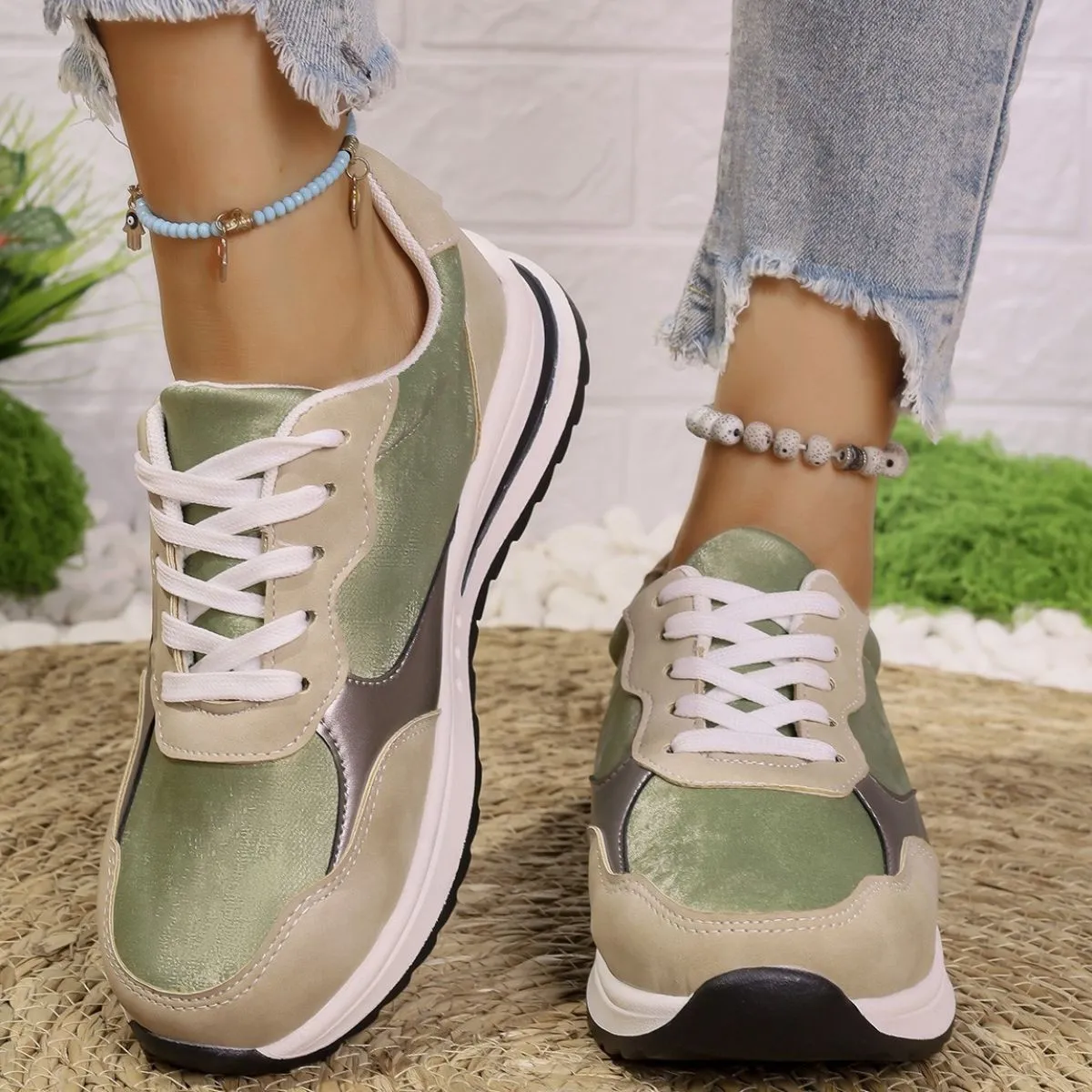 Clara Sneakers