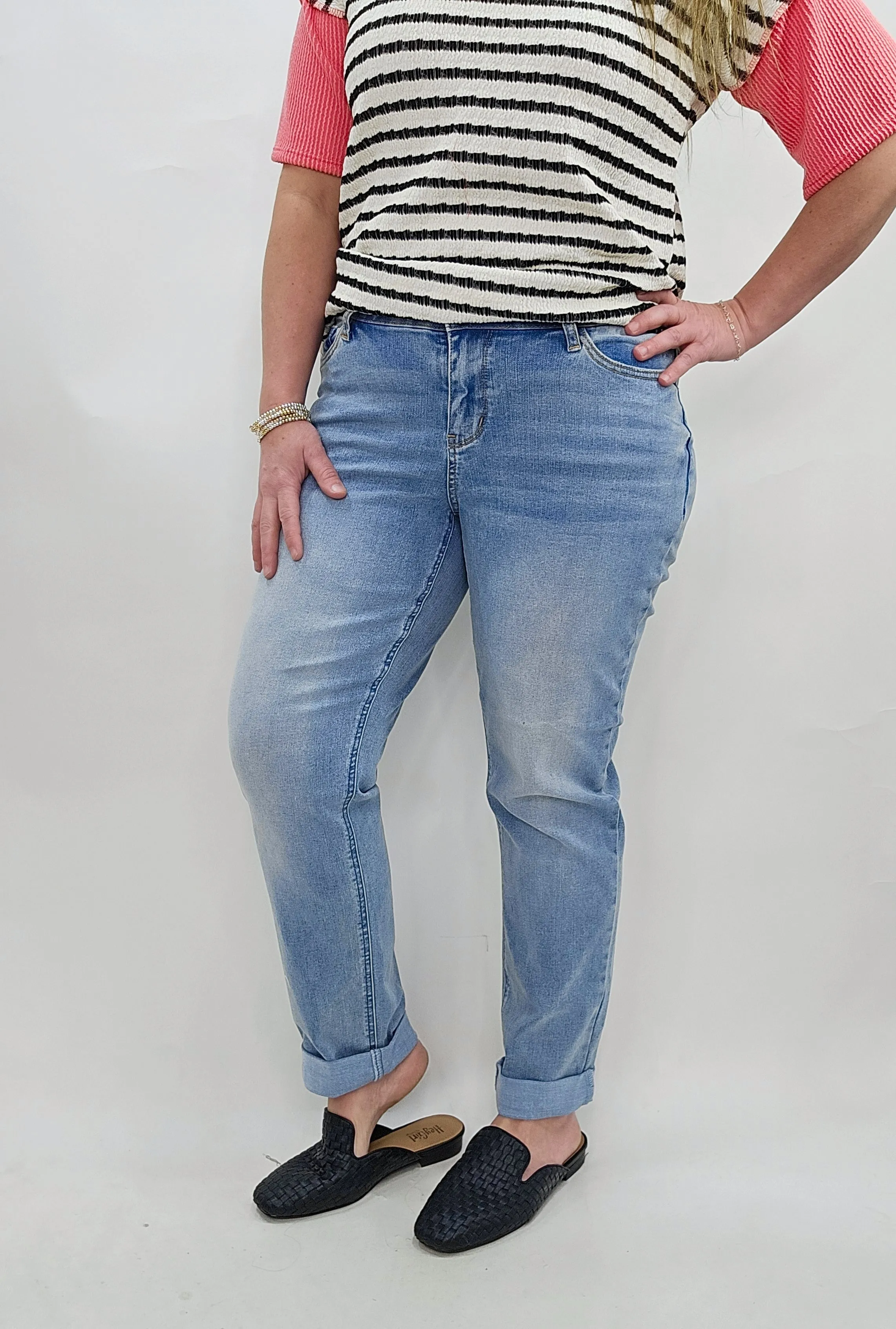 JUDY BLUE COOL DENIM BOYFRIEND V FRONT JEAN