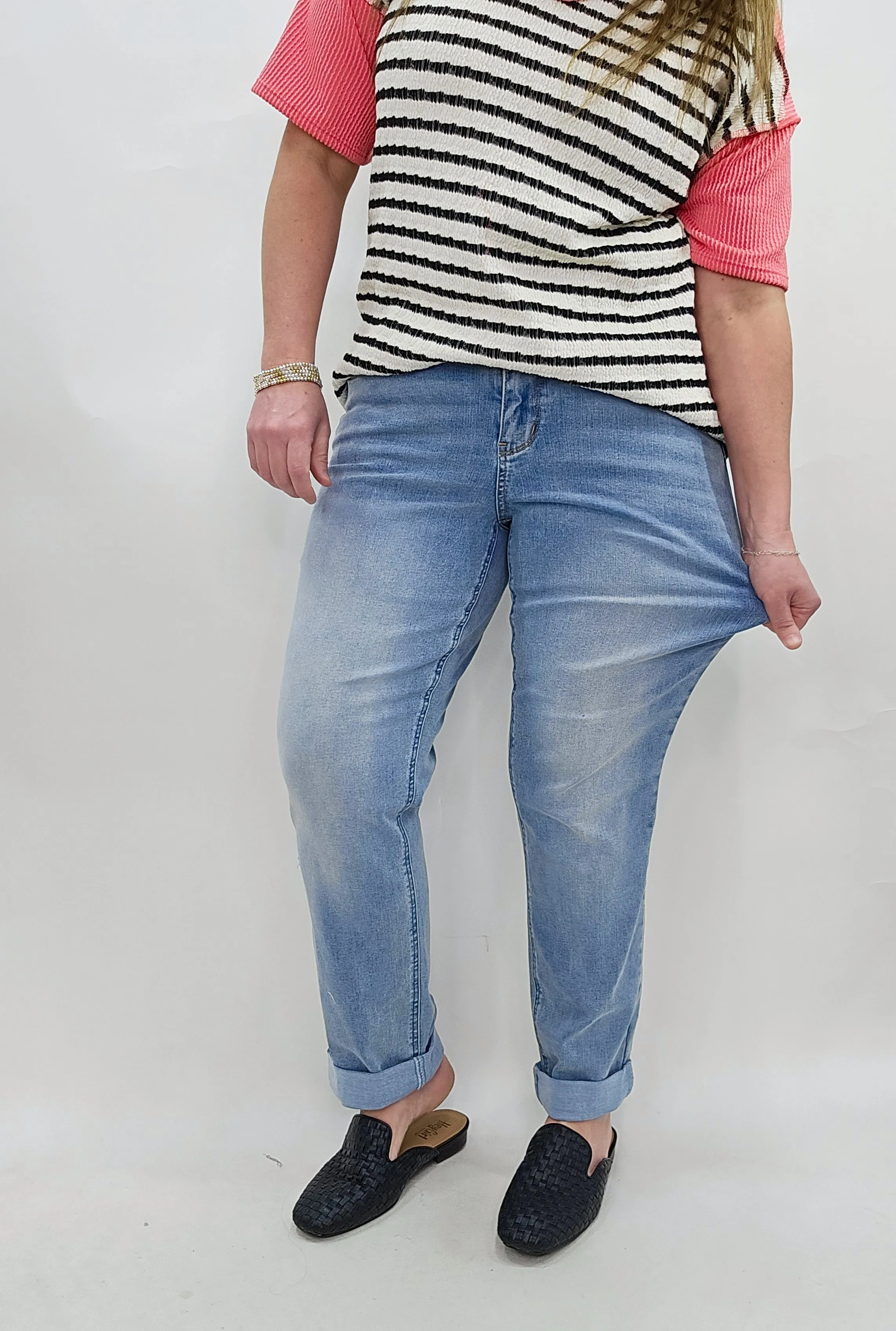 JUDY BLUE COOL DENIM BOYFRIEND V FRONT JEAN